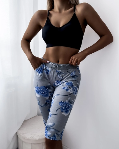 Pelēki sieviešu 3/4 garuma šorti ar ziedu rakstu - Apģērbs