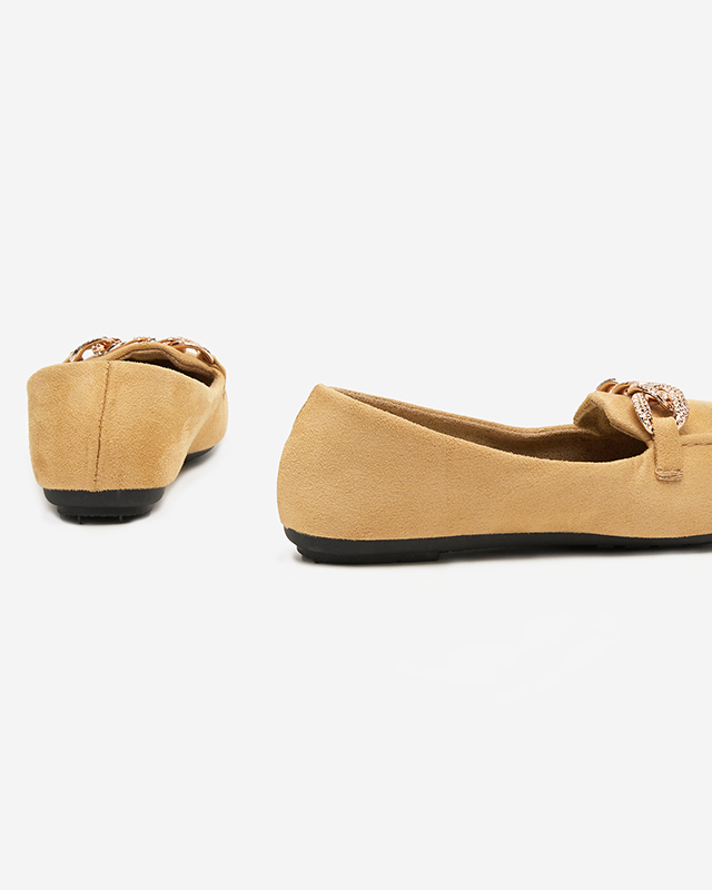 Light brown women's eco-suede loafers with a chain Osylia - Shoes