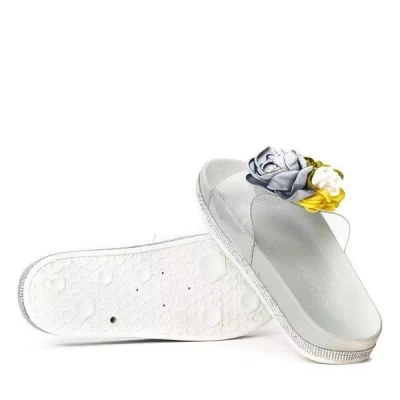 OUTLET Gray slippers with decorative flowers from Novia - Footwear