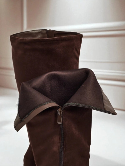 Džeimz bikses līdzi kneijem iz feika džamša līdzi blokam GaleNest