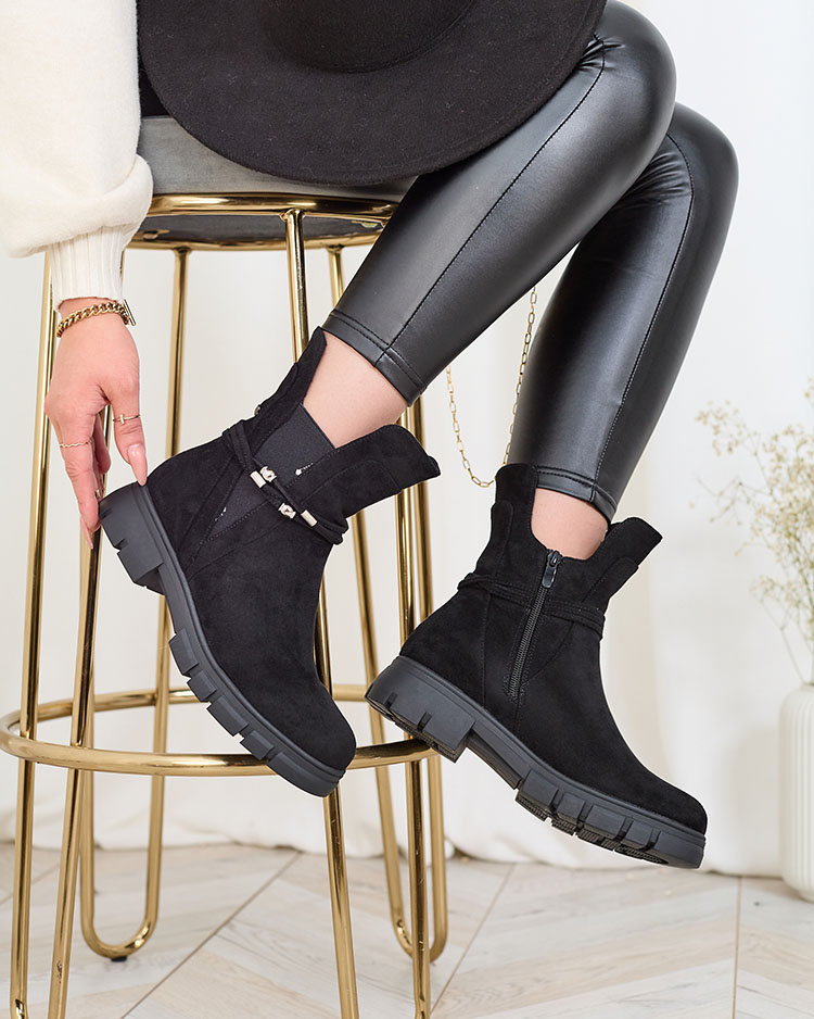 Royalfashion Melni sieviešu zābaki ar dekoratīvu siksniņu Dafflo