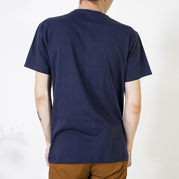 Темно-синяя мужская футболка с надписью