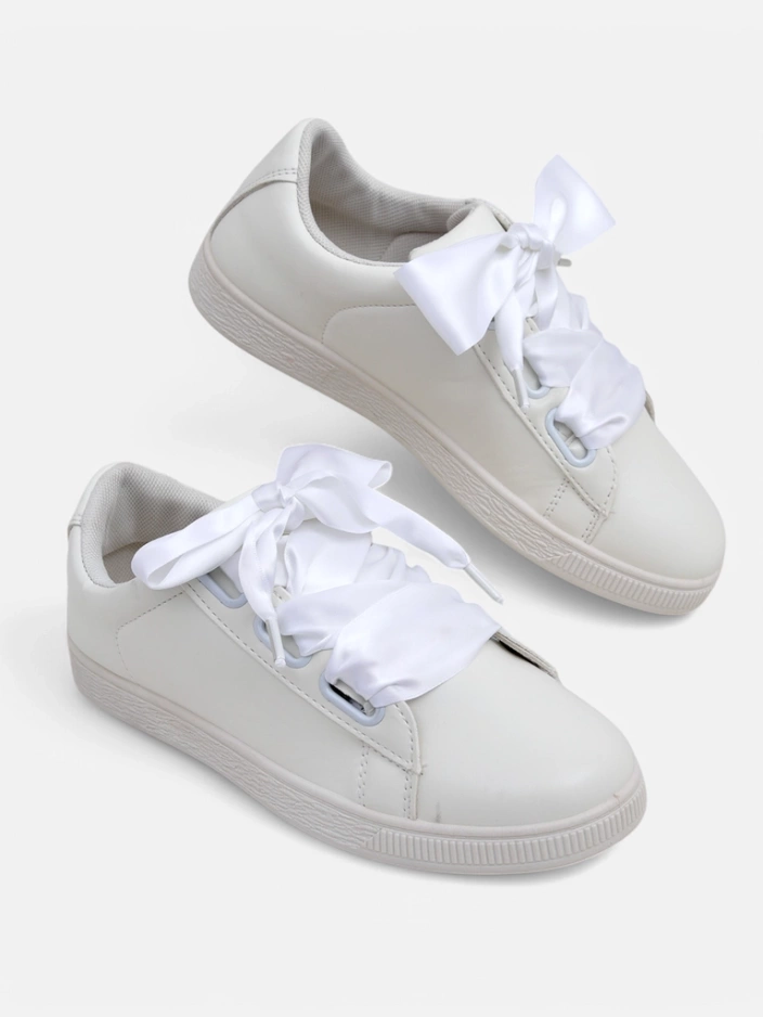 Royalfashion sieviešu ekokožas sporta apavi ar dekoratīvām šņorēm Etti