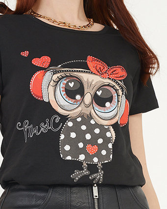 Women's black t-shirt with an owl print - Clothing