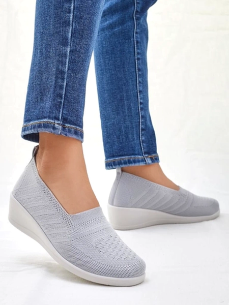 Royalfashion Sieviešu mokasīni uz zema vidusdaļa Epoles