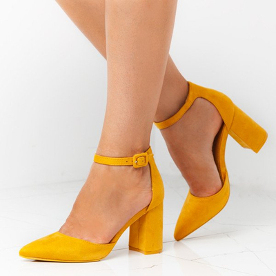 Yellow pumps on the Valentia post - Footwear