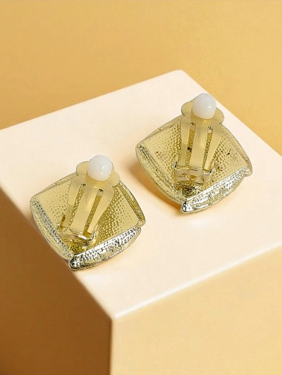 Clip-on women's pearl earrings