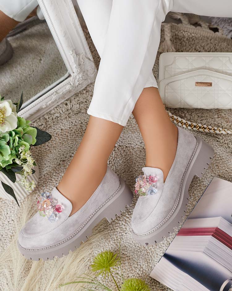 Gaiši pelēki sieviešu mokasīni ar krāsainām pērlītēm Hetika - Apavi