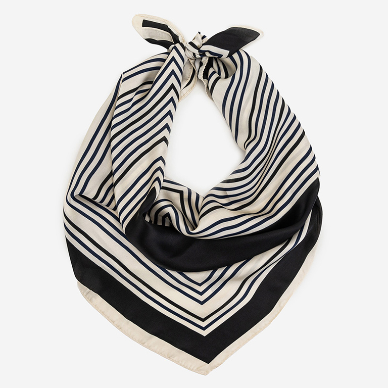 Черный женский платок в полоску