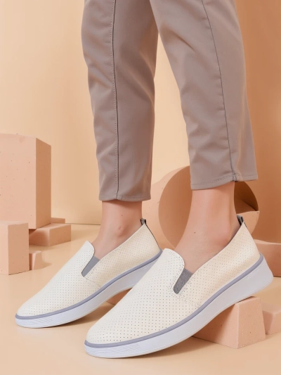 Royalfashion Women's perforated sports shoes Musio