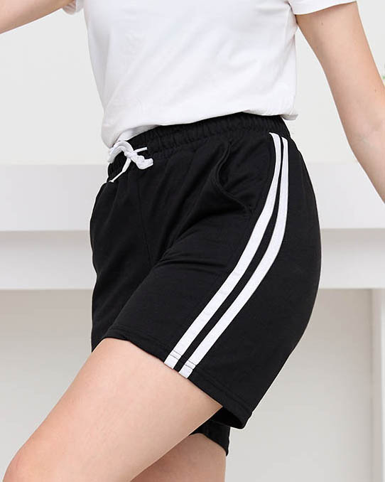 Sieviešu melni šorti ar svītrām - Apģērbs