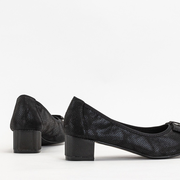 Black women's pumps with Vetina bow and embossing - Footwear