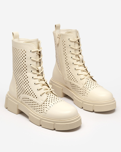 Ažūra smilškrāsas sieviešu zābaki ar plakaniem papēžiem Rolika - Apavi