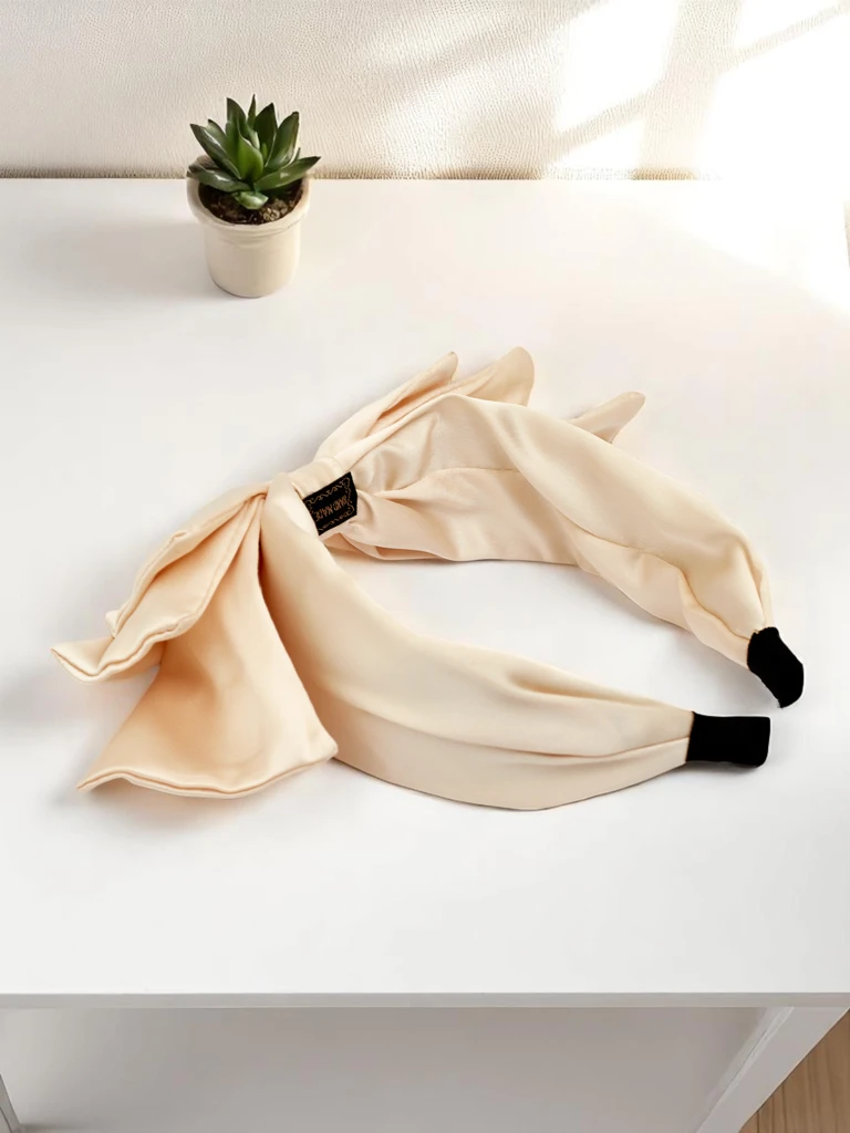 Royalfashion Satīna matu stīpiņa ar loku Celine