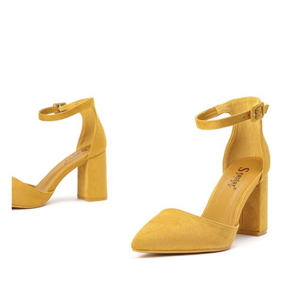Yellow pumps on the Valentia post - Footwear