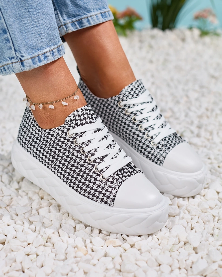 Royalfashion Black and white women's sneakers in pepit Aderin