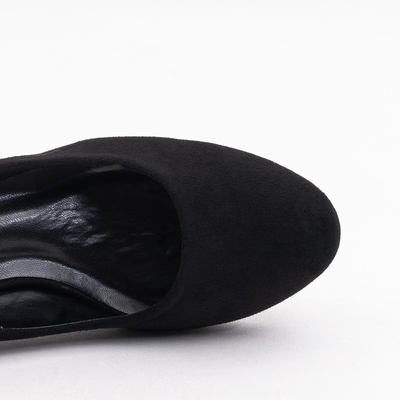 Black classic pumps from Wissey - Footwear