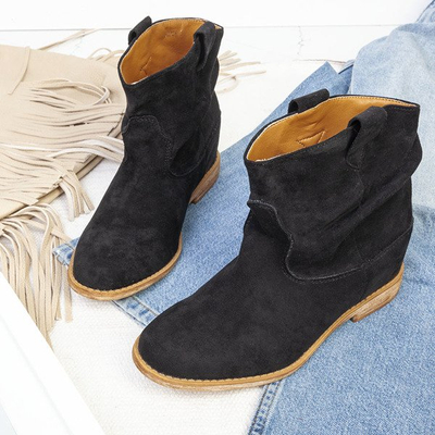 Black boots a'la cowgirls on a covered anchor Daressco - Footwear