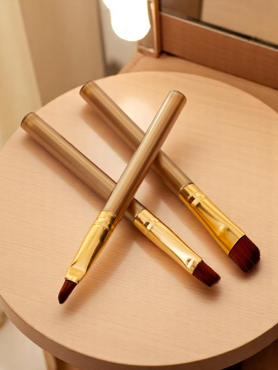 Eye makeup brushes