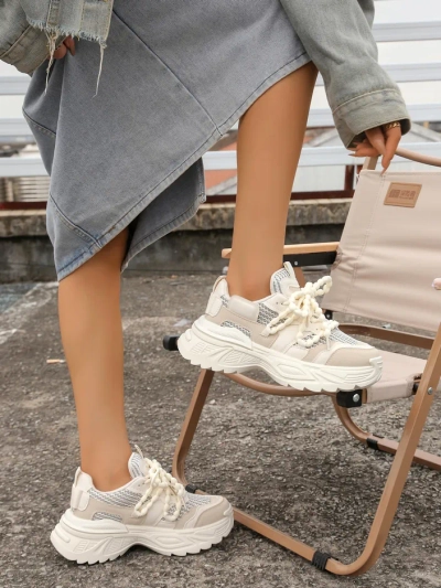 Royalfashion Women's sporty sneakers on a thicker sole Loness