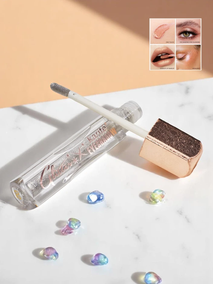 Shimmering liquid eyeshadow in the color Silver