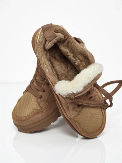 Sneakers for woman wey get fut Faylo