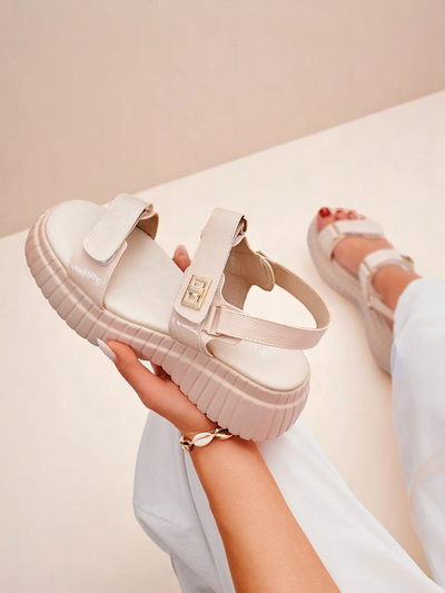 Royalfashion Sieviešu sandales uz biezākas zoles Aganda