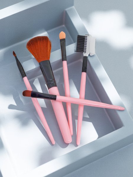 Compact makeup brush set