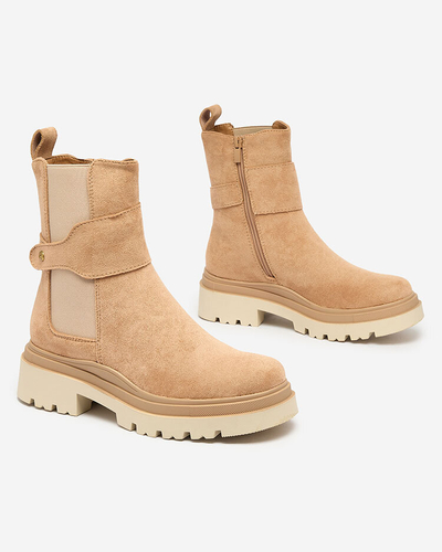 Royalfashion Gaiši brūni sieviešu zābaki ar dekoratīvu siksniņu Doasa