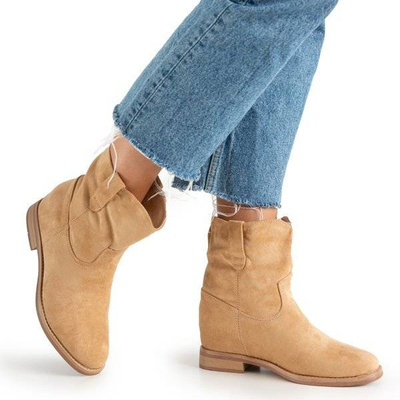 OUTLET Beige boots a'la cowboy boots on an indoor wedge Jelluma - Footwear