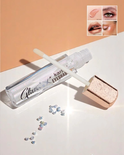 Shimmering liquid eyeshadow in color Pearl