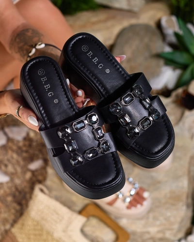 Royalfashion Melnas sieviešu biksītes ar rotājumiem uz viendabīgas zoles Norixi