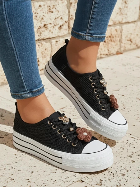 Royalfashion Sieviešu perforētās sporta kedas ar dekoriem Osdo