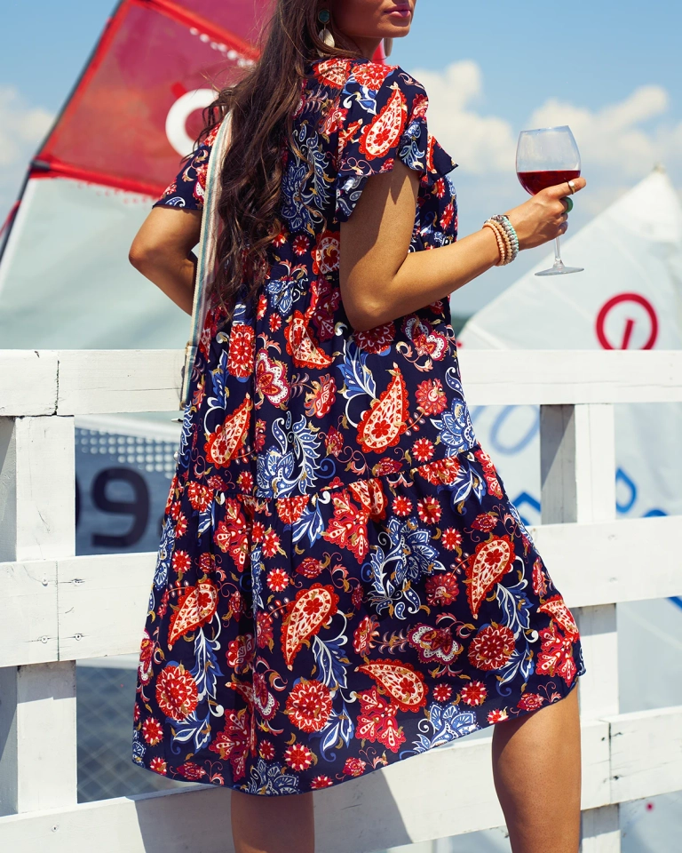 Royalfashion Tumši zila sieviešu kleita ar krāsainu ziedu rakstu