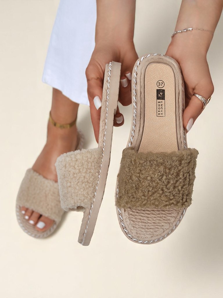 Royalfashion Klapki damskie mit kozuszkiem Cozy Step