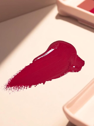 Lūpu krāsa un caurspīdīgs lūpu spīdums 2-vienā Cherry Mocha