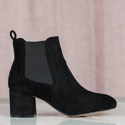 Black boots on a higher post Anabella - Footwear