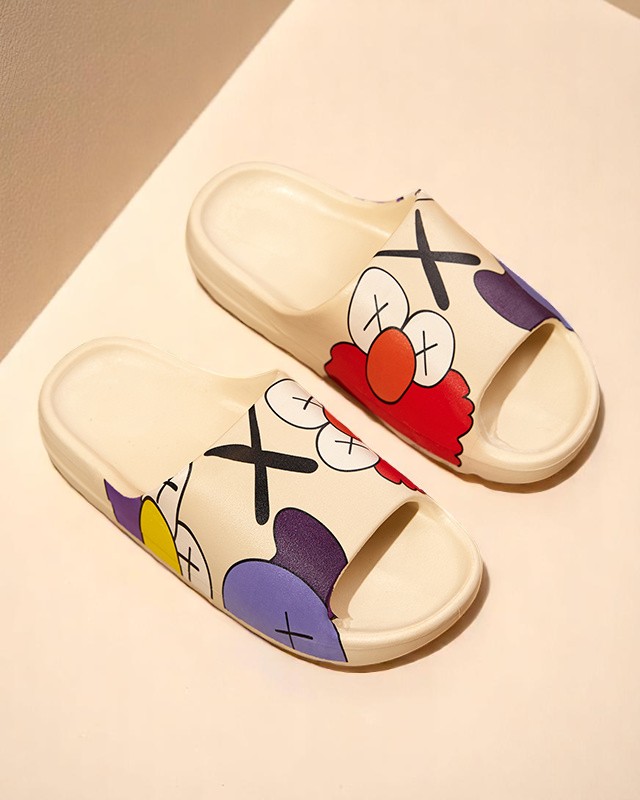 Krēmkrāsas gumijas sieviešu čības ar Pfizz apdruku - Apavi