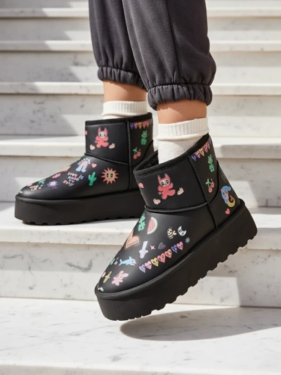 Royalfashion Short snow boot style women's boots with Hanaga stickers