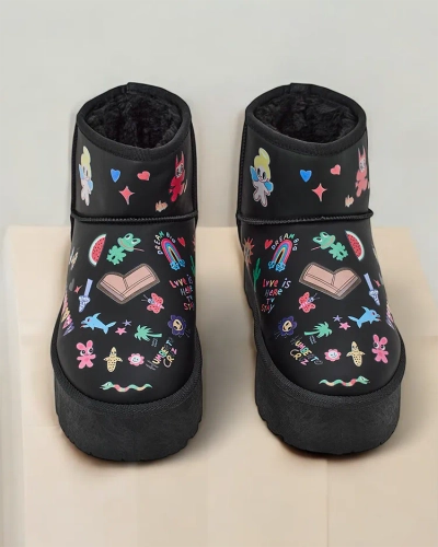 Royalfashion Short snow boot style women's boots with Hanaga stickers