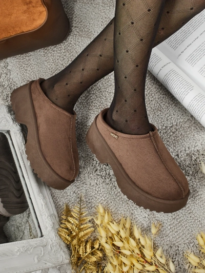 Calindra Women's Short Faux Fur Snow Boots