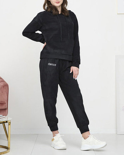 Sieviešu sporta komplekts džemperis un treniņbikses melnā krāsā- Apģērbs