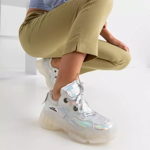 Srebrne sneakersy damskie z holograficznym wykończeniem Haohan- Obuwie