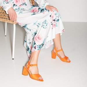 Elgas oranžas sandales uz staba - Apavi