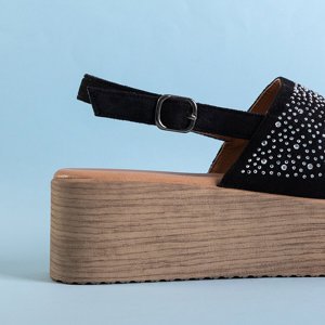 Melnas sieviešu sandales uz Peneli platformas - Apavi