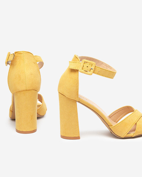 OUTLET Dzeltenas sieviešu sandales uz Lexyra staba - Apavi