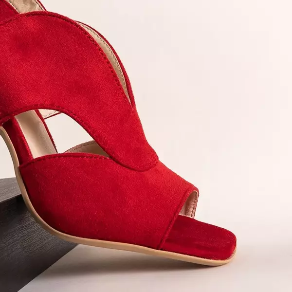 OUTLET Sarkanas sieviešu sandales uz staba Biserka - Apavi