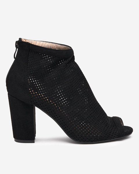 OUTLET Sieviešu melnas ažūra sandales uz Essgo-Footwear staba