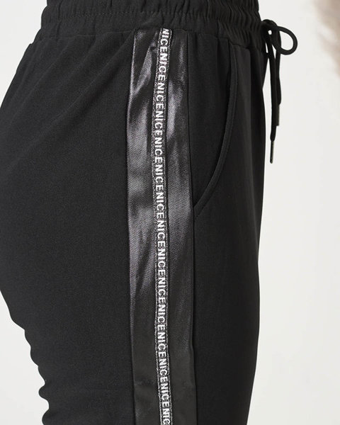 Sieviešu treniņbikses melnā krāsā ar melnām svītrām - Apģērbs