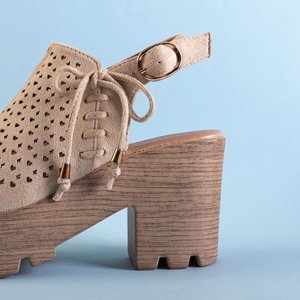 Бежевые женские ажурные босоножки на каблуке Norisa